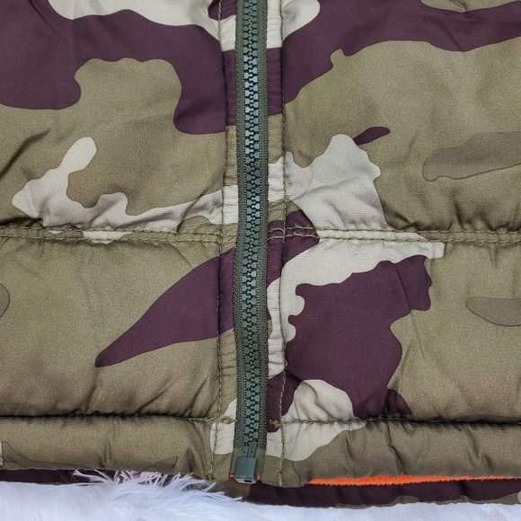 Old Navy Camouflage Puffer Vest with Vibrant Lining Boys M/8 Juniors - Picture 6 of 10